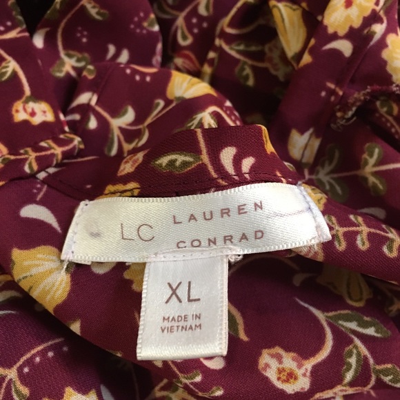 Woman’s floral top. Burgundy color,       Size X Large - Picture 5 of 6